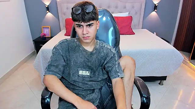 Chatroom XXX en direct de Tommy18__
