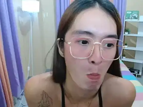 XxTsUncutAskaxX Show in webcam