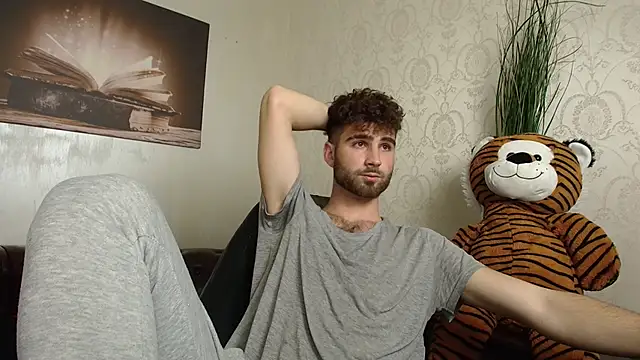 KyloEast Webcam Show