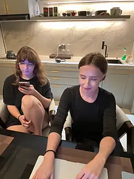 Nura_n_Sarah webcam show