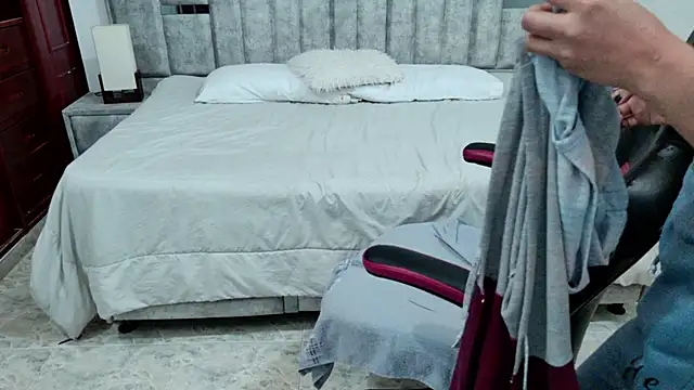 XXX chat uživo modela laureentt_