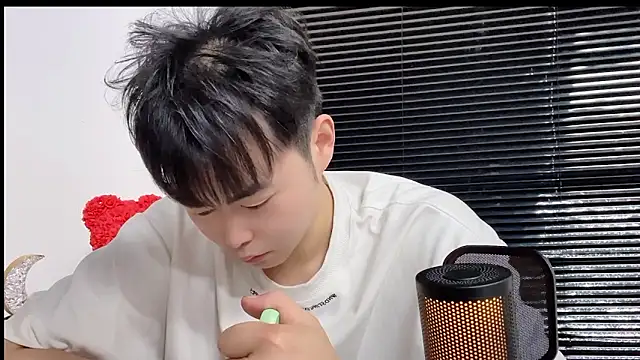 GUCCI-BOY1314 网络视讯表演