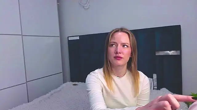 XXX chat uživo modela AdellMarquis