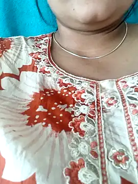 Busty_Priya 网络视讯表演