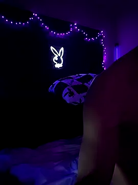 SexyAssPosingGuy Adlı Modelin Canlı XXX Sohbeti