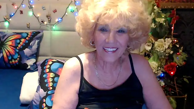 HappyWomanOn's Live XXX Chat