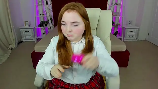 Show modela KattyRose8 na web-kameri