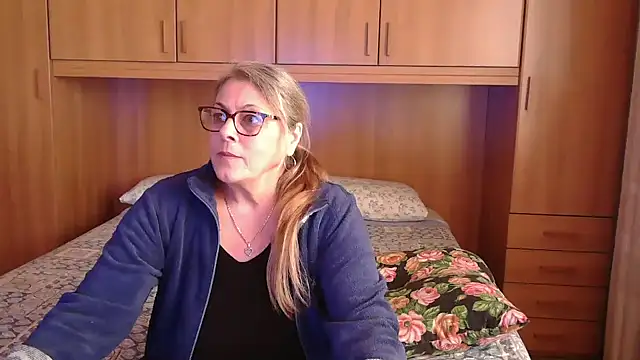 pussy_boom4u's Webcam Show