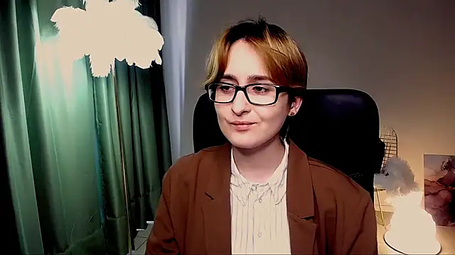 دردشة LixeLuna الجنسية المباشرة