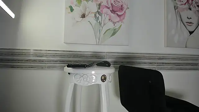 kristen-thomson Show Webcam