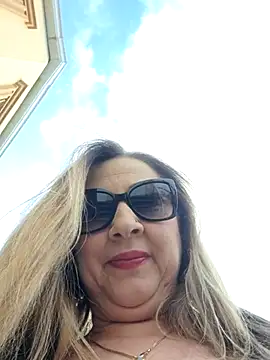 عرض كام suzanara
