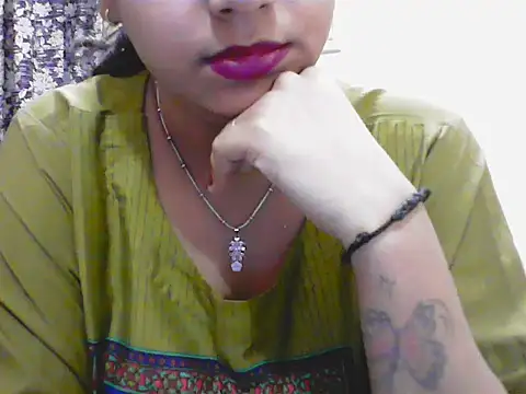 LovingPihu webcam show