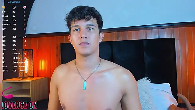Show modela Leo_Savage_ na web-kameri