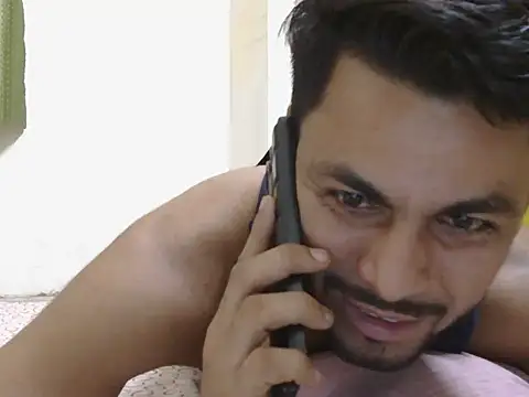 Stubborndesiboy Live XXX-chat