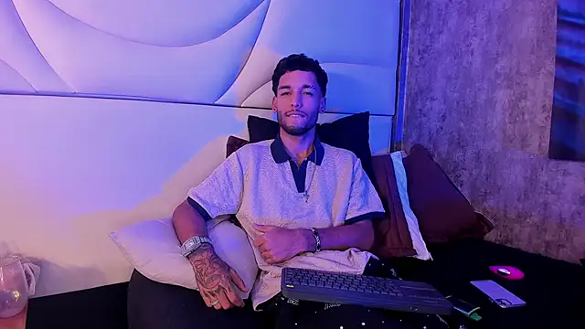 Thiagoferreti's Live XXX Chat