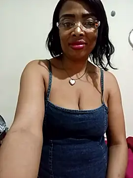 SEXYMOANSXX: διαδικτυακό σόου στην κάμερα