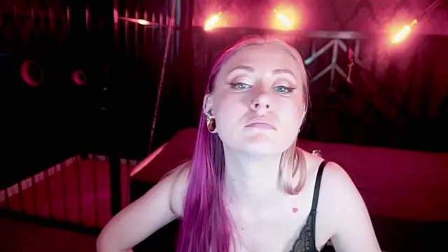 Živý XXX chat DramaQuenns