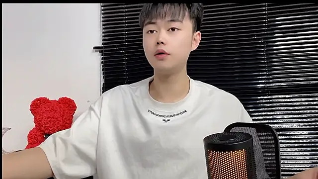 GUCCI-BOY1314's Webcam Show