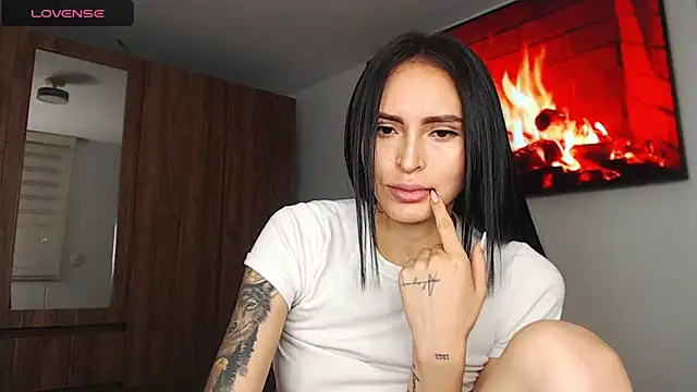 Linda__fiore live XXX chat