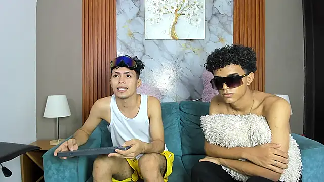 Webkamerová show VERY_HOT_GUYS