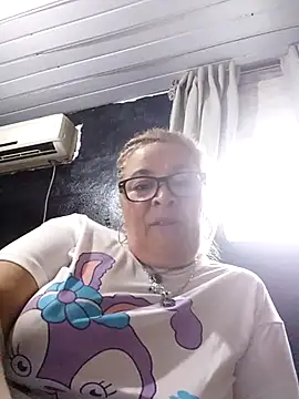 momismilf544 Adlı Modelin Canlı XXX Sohbeti