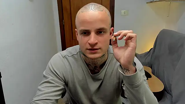 Show modela layneinchains na web-kameri