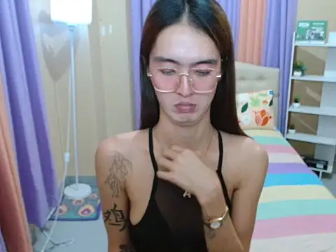 XxTsUncutAskaxX Show in webcam