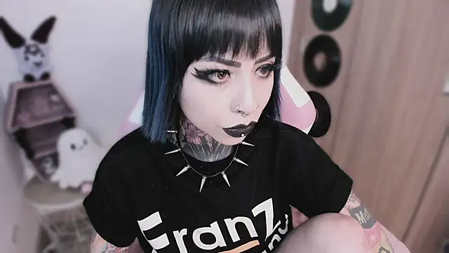 shes_creepy Chat XXX in diretta