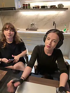 Chat +18 de Nura_n_Sarah ao vivo