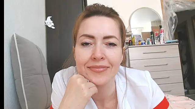 NicoleEunice87 Adlı Modelin Canlı XXX Sohbeti