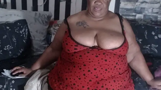 Chatroom XXX en direct de BigHotMatureXx
