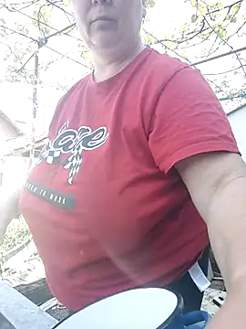 EmmaSquirt Adlı Modelin Canlı XXX Sohbeti