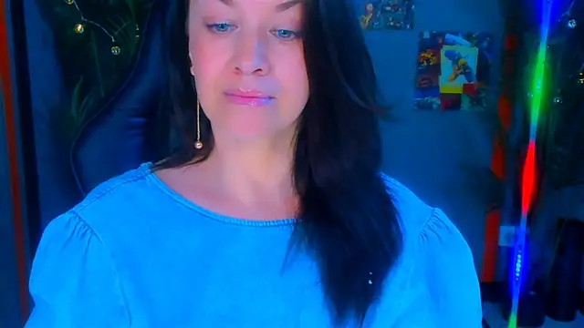 AnaMills Adlı Modelin Canlı XXX Sohbeti