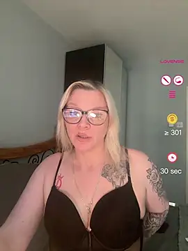 Curvy-Cleo Chat XXX live