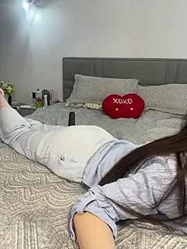 CurlyLara live XXX chat