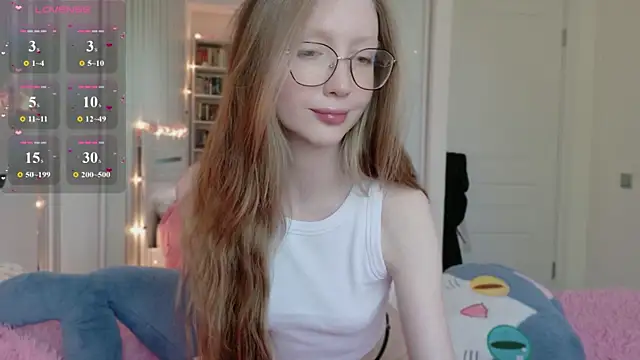 Awwwrora Chat XXX live