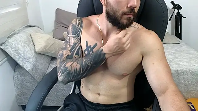Isaac_Carter Show in webcam
