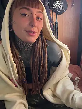 Онлайн чат XXX HornyHippy1
