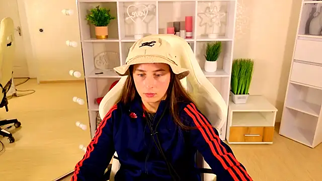 NadinnL 现场XXX聊天