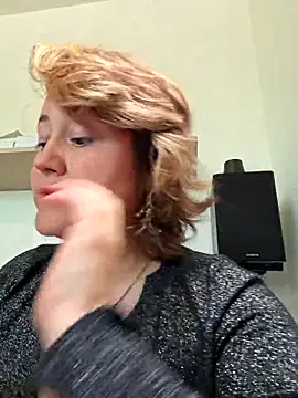 Tutideli élő XXX-chatje