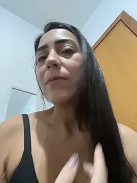 lucioliveira élő XXX-chatje