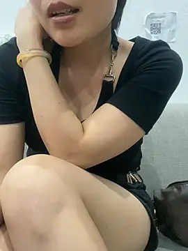 Ivy_Trix2 লাইভ XXX চ্যাট