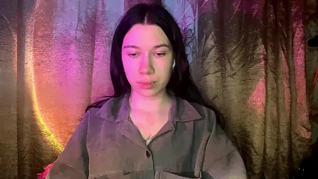 BellaLoveHugs Adlı Modelin Canlı XXX Sohbeti