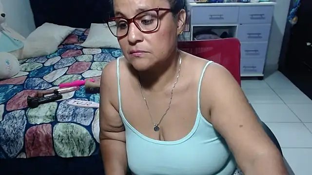 pervert_mommy_'s Webcam Show
