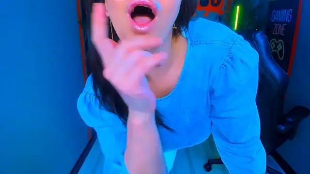 AnaMills élő XXX-chatje
