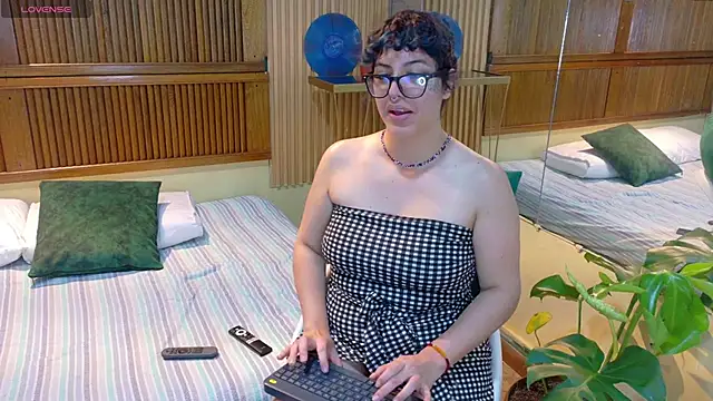 Chat +18 de Eli666uwu ao vivo