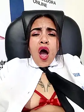 MAYE__13 Adlı Modelin Canlı XXX Sohbeti
