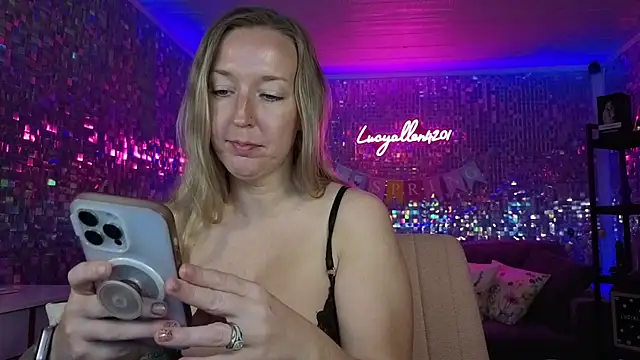 lucyallen4201's Webcam Show