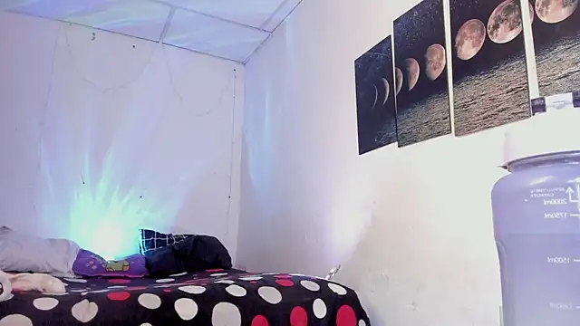 chloe_kisses Chat XXX live