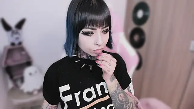 shes_creepy's Live XXX Chat